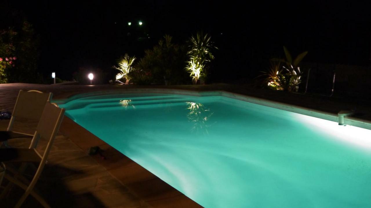 Grand Appartement Dans Maison Avec Piscine Privee Fréjus Exterior foto